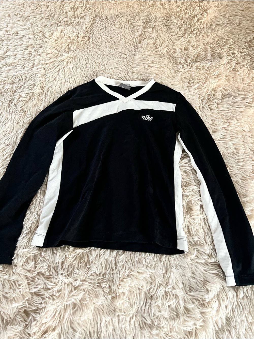 Nike Black and White Long-Sleeve V-Neck Athletic Top